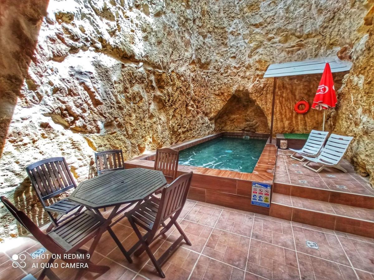 Town House With Private Pool In Village Centre Kalkara Eksteriør billede