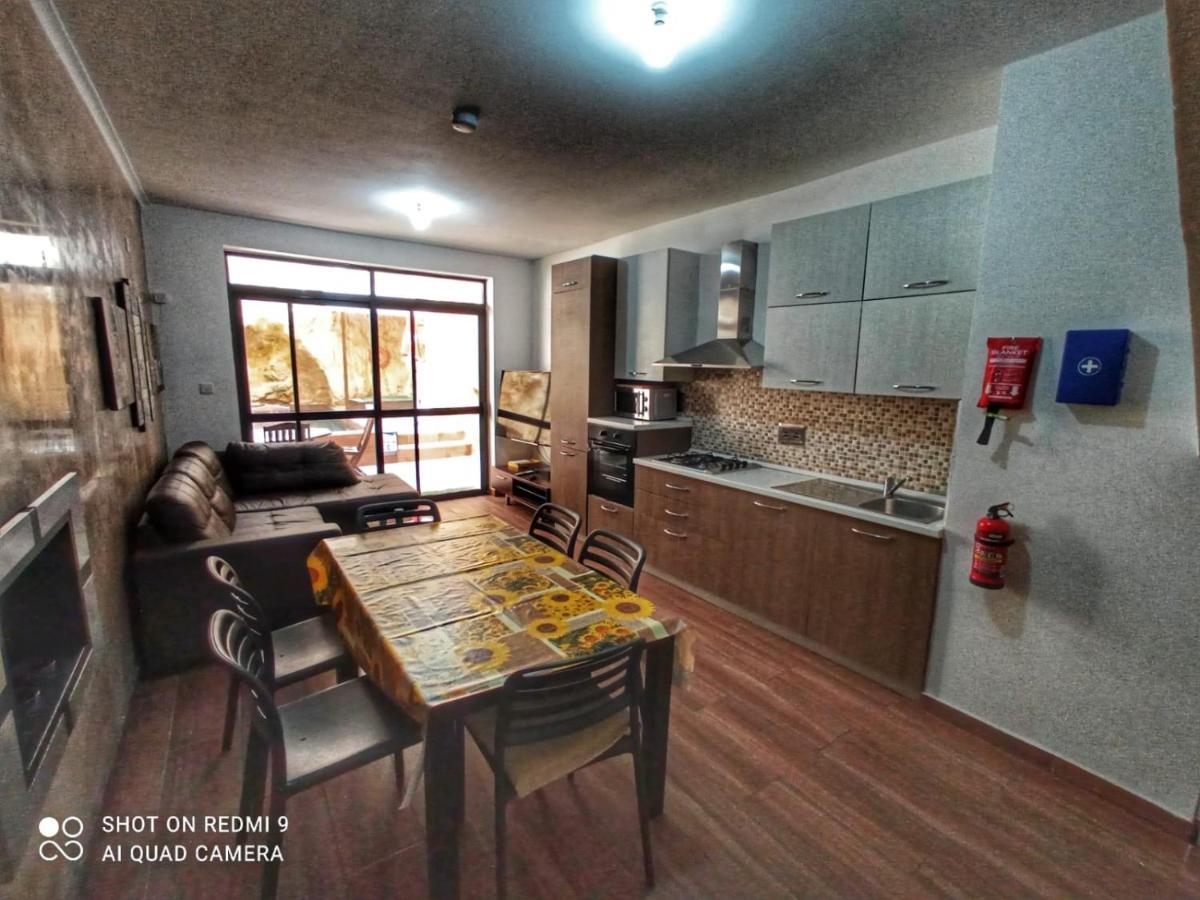 Town House With Private Pool In Village Centre Kalkara Eksteriør billede