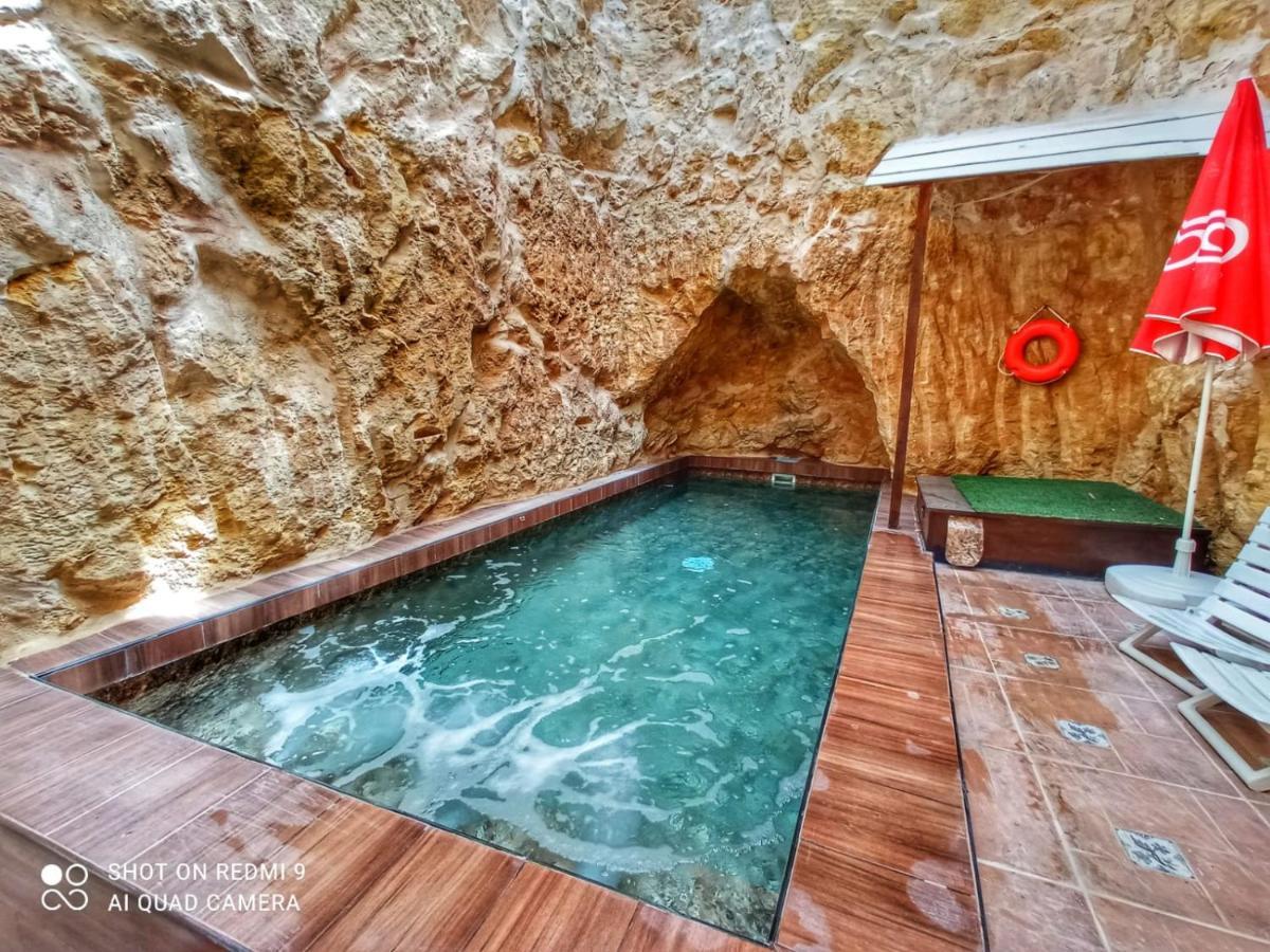 Town House With Private Pool In Village Centre Kalkara Eksteriør billede