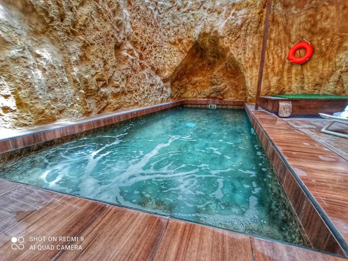 Town House With Private Pool In Village Centre Kalkara Eksteriør billede