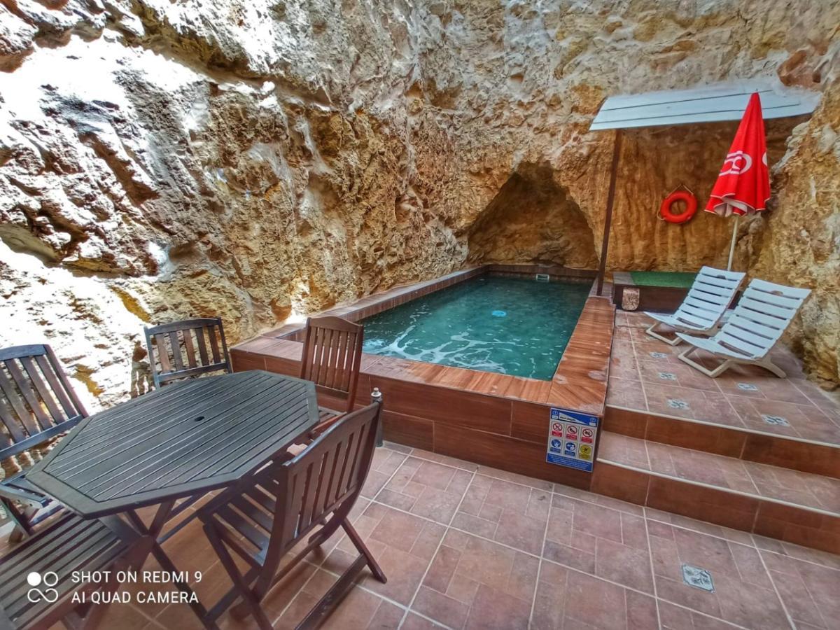 Town House With Private Pool In Village Centre Kalkara Eksteriør billede