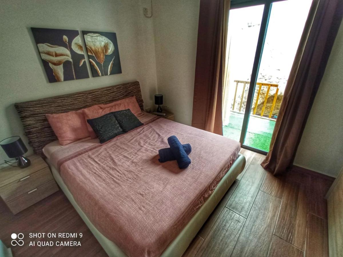 Town House With Private Pool In Village Centre Kalkara Eksteriør billede